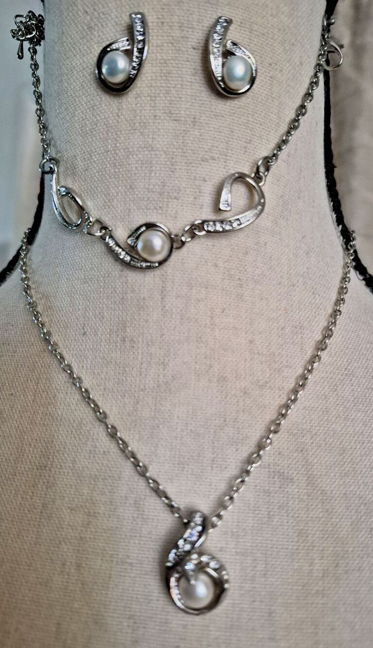 Jewelry Set Faux Pearl Rhinestone Necklace, Bracelet, & Earrings Silver Tone